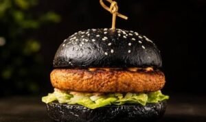 Black Burger Kekinian, Tampilan Unik Bisa Jadi Daya Tarik Jualan