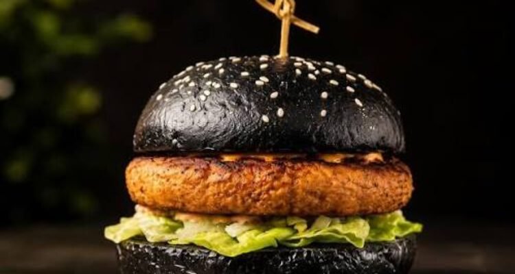 Black Burger Kekinian, Tampilan Unik Bisa Jadi Daya Tarik Jualan